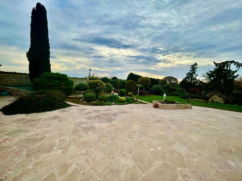 Maison - 292 m² - 5 pièces