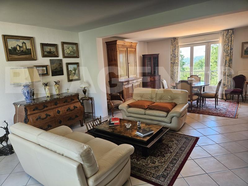 Maison traditionnelle - 157 m² - 7 pièces