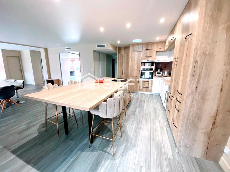 Maison - 158 m² - 6 pièces