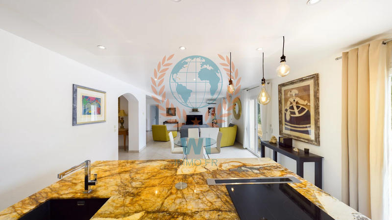 Maison - 206 m² - 6 pièces