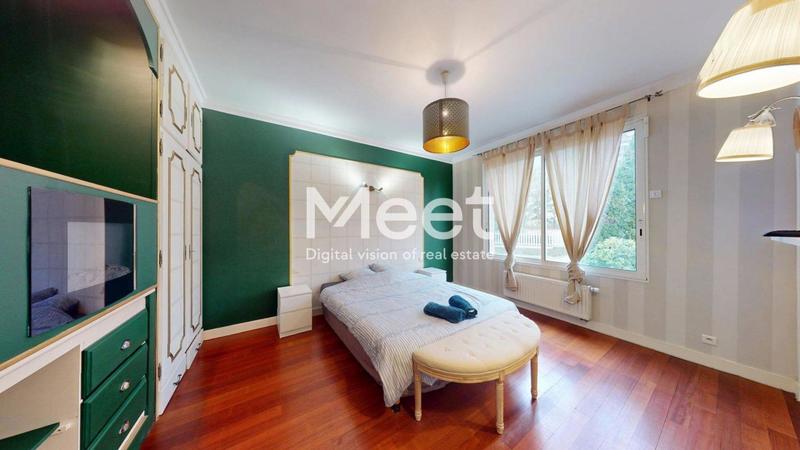 Maison d'architecte - 420 m² - 9 pièces