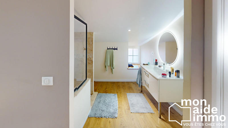 Maison - 234 m² - 7 pièces