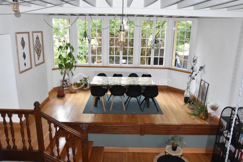 Demeure - 225 m² - 8 pièces