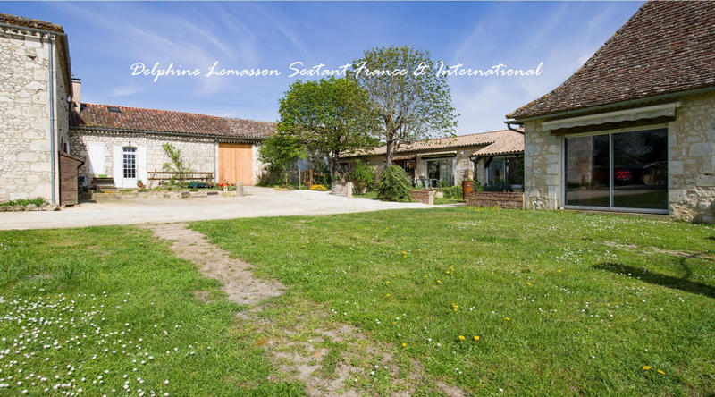 Maison - 435 m² - 13 pièces