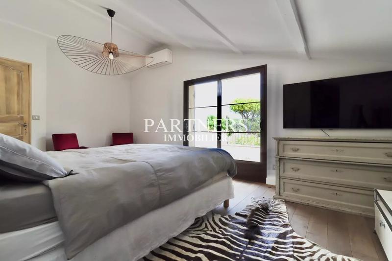 Maison - 465 m² - 11 pièces