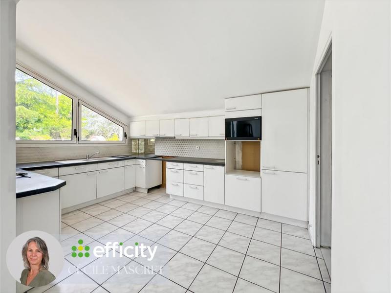 Maison - 182 m² - 7 pièces