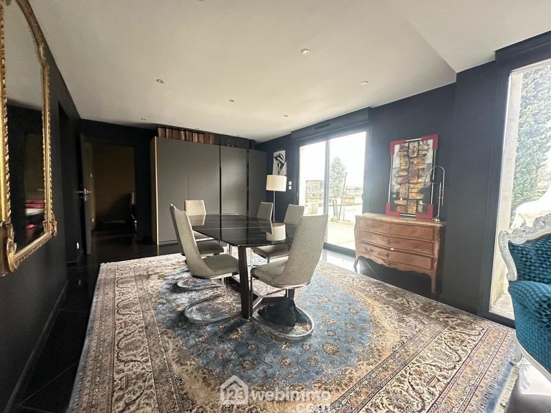 Maison - 730 m² - 10 pièces