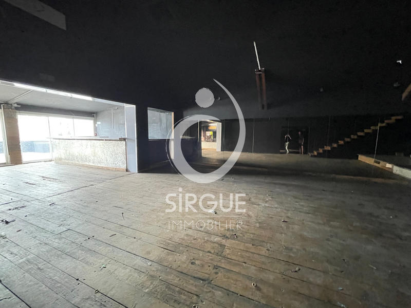 Local commercial - 360 m² - 2 pièces