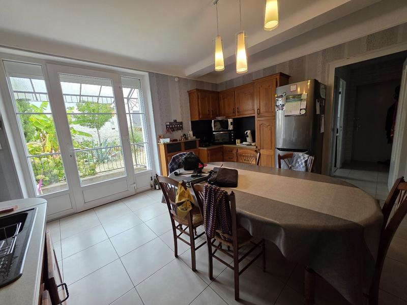 Maison - 245 m² - 9 pièces