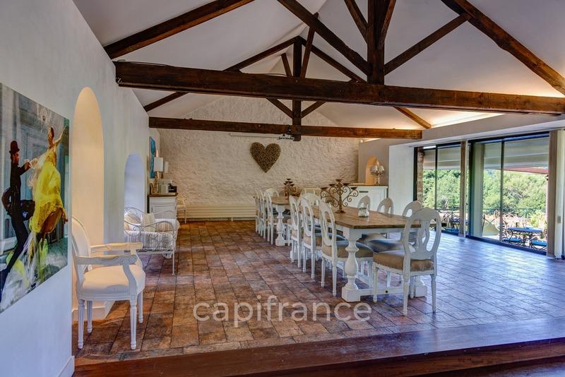 Demeure - 800 m² - 15 pièces