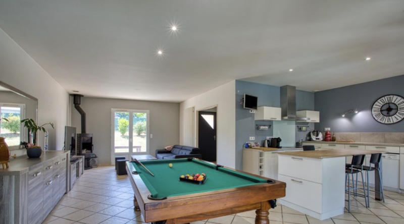 Maison - 210 m² - 7 pièces