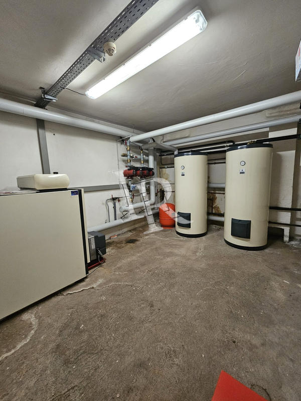 Local commercial - 1 200 m²