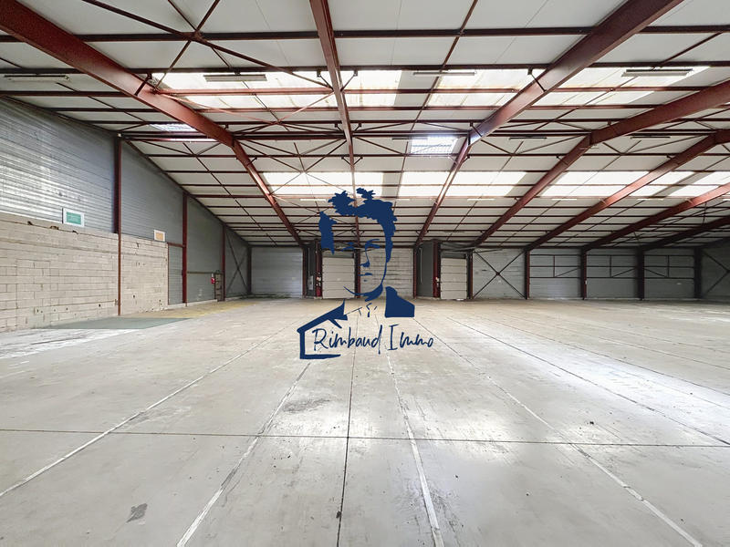 Entrepôt - 2 400 m²