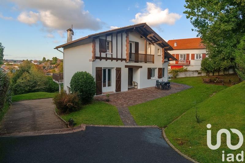 Maison - 158 m² - 8 pièces