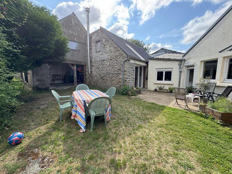 Maison - 212 m² - 9 pièces