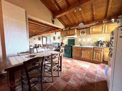 Propriété - 169 m² - 7 pièces