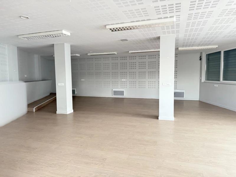 Bureau - 220 m² - 4 pièces