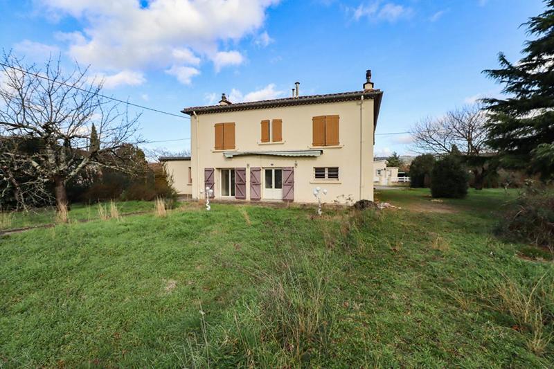 Maison - 241 m² - 9 pièces