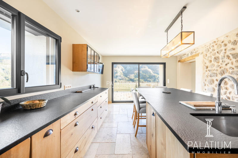 Mas - 243 m² - 6 pièces