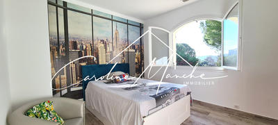 Maison - 250 m² - 8 pièces