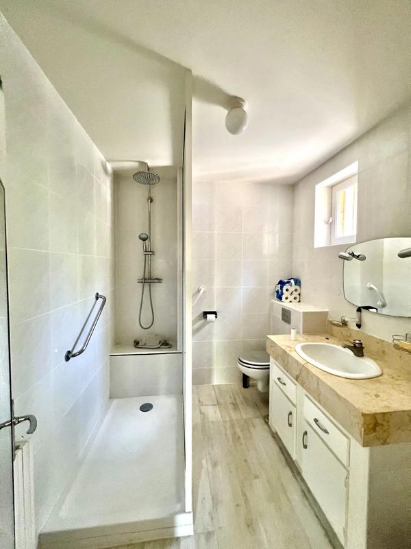 Maison - 275 m² - 11 pièces