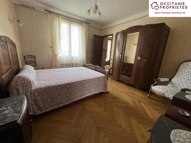 Maison - 221 m² - 8 pièces