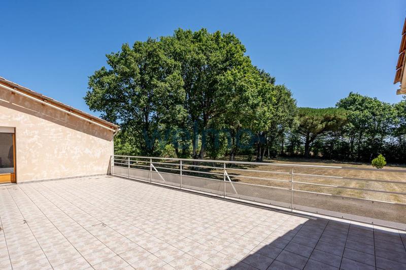 Maison - 210 m² - 9 pièces