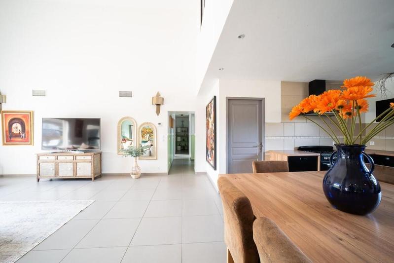 Villa - 250 m² - 8 pièces