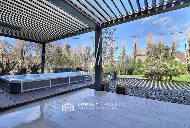 Maison contemporaine - 221 m² - 8 pièces