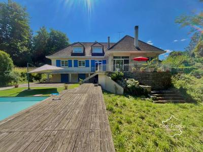 Propriété - 236 m² - 8 pièces