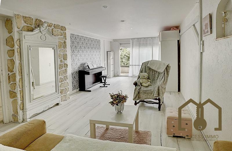 Maison traditionnelle - 200 m² - 8 pièces