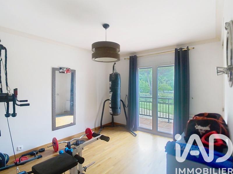 Maison - 238 m² - 8 pièces