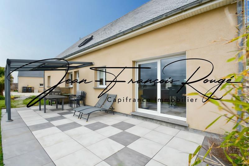 Maison - 235 m² - 9 pièces