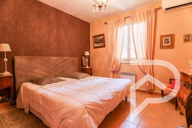 Maison - 208 m² - 7 pièces