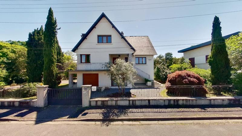 Maison traditionnelle - 185 m² - 6 pièces