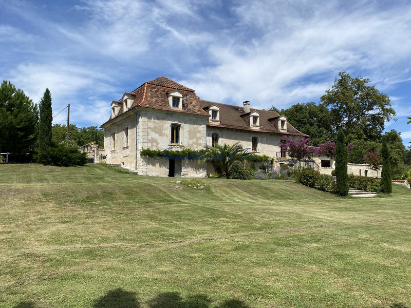 Maison - 295 m² - 8 pièces