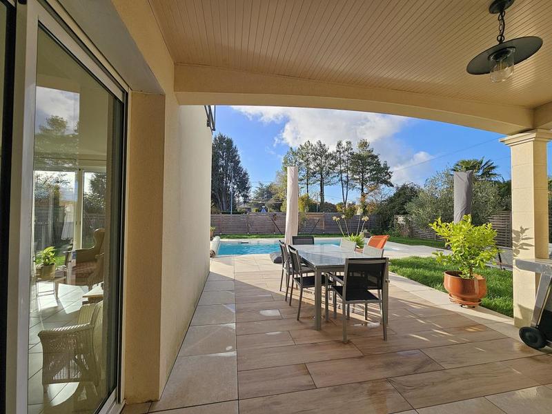 Maison - 215 m² - 8 pièces