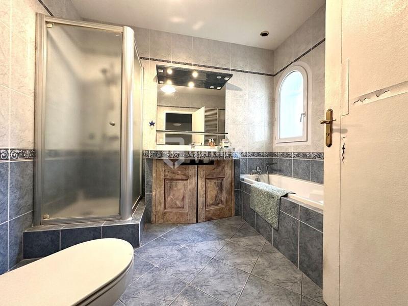 Maison - 168 m² - 7 pièces