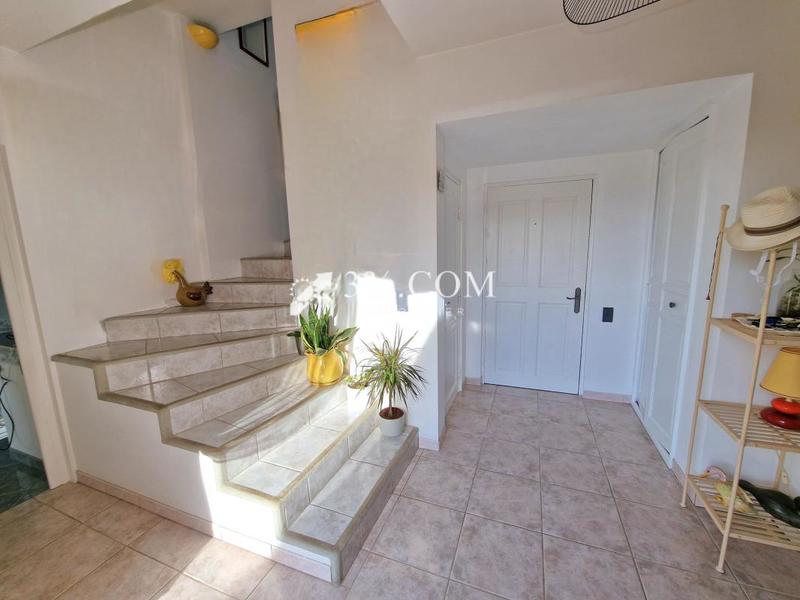 Villa - 196 m² - 6 pièces