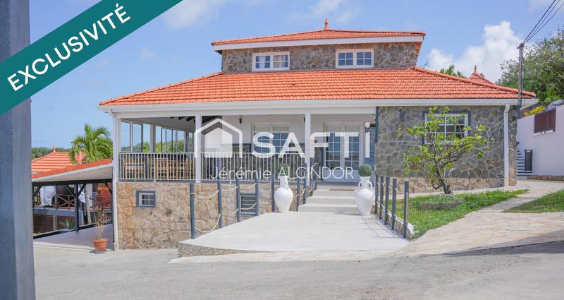 Maison - 230 m² - 8 pièces