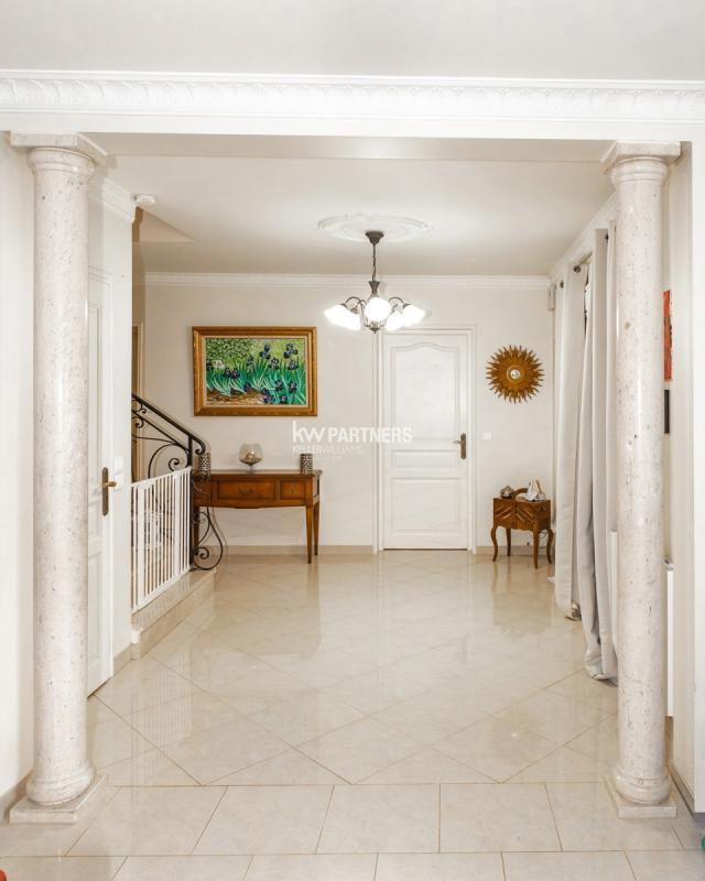 Maison - 230 m² - 8 pièces