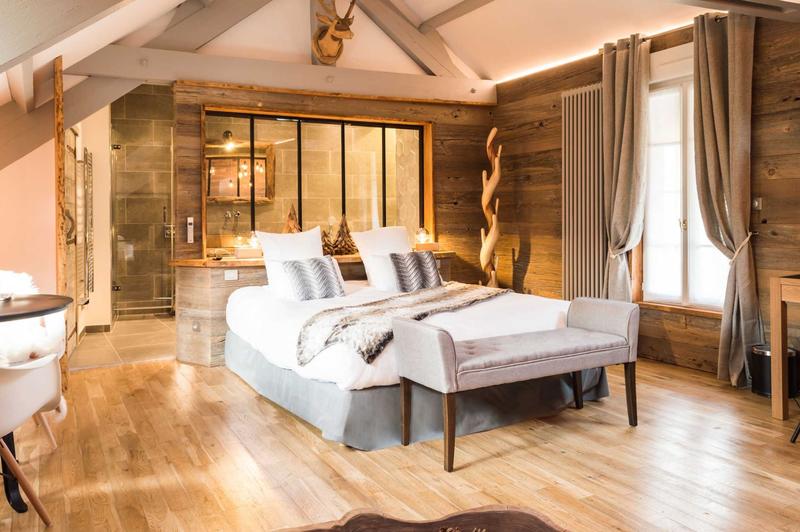 Demeure - 1 736 m² - 30 pièces