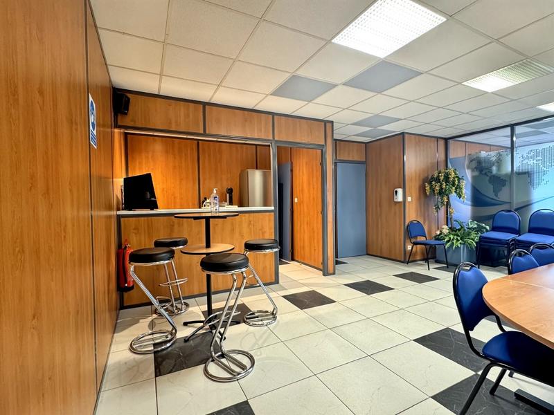 Local commercial - 770 m² - 10 pièces