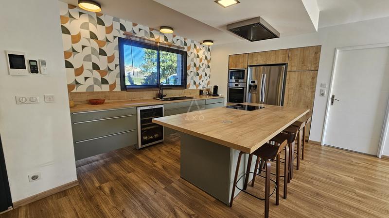 Maison - 153 m² - 7 pièces