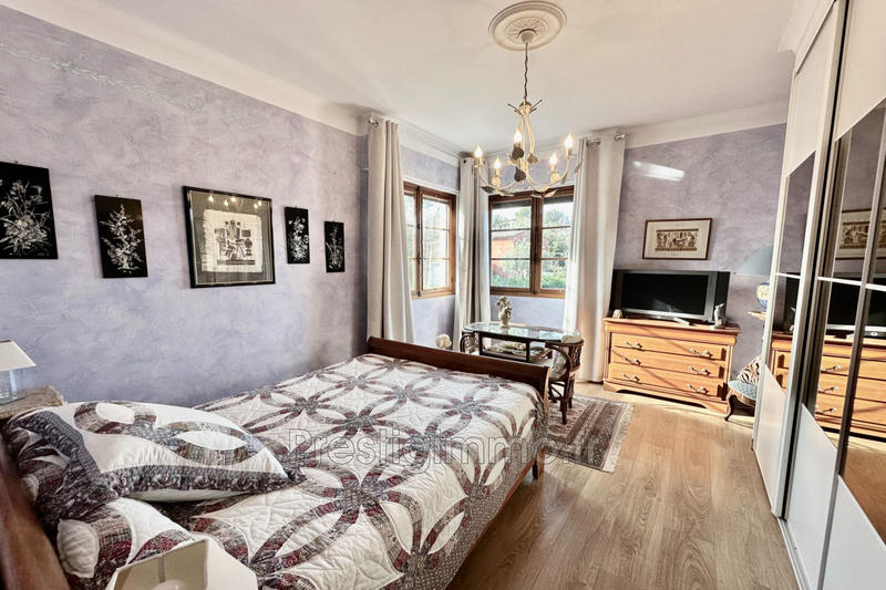 Maison - 270 m² - 8 pièces