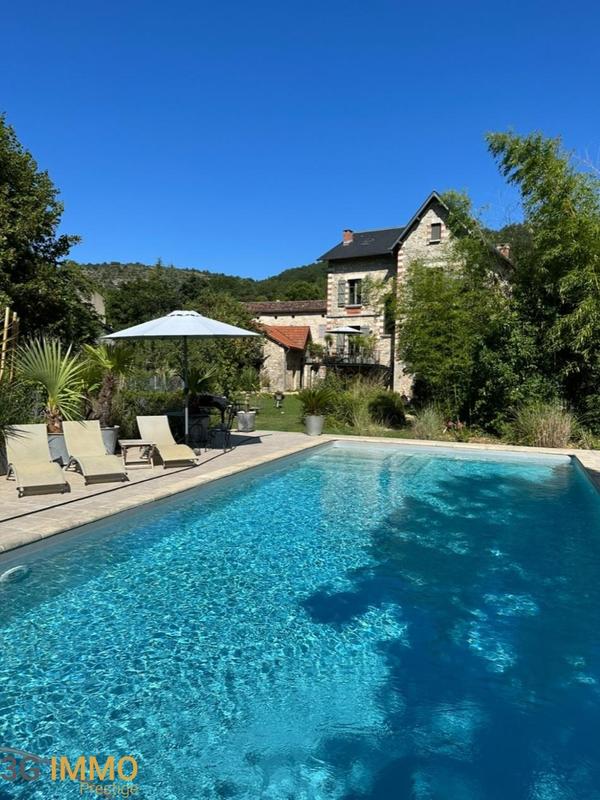 Maison - 225 m² - 10 pièces