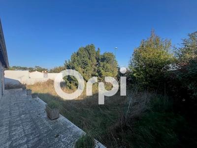 Terrain constructible - 900 m²