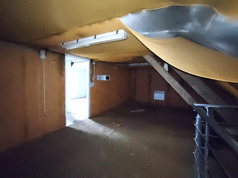 Local commercial - 142 m² - 3 pièces