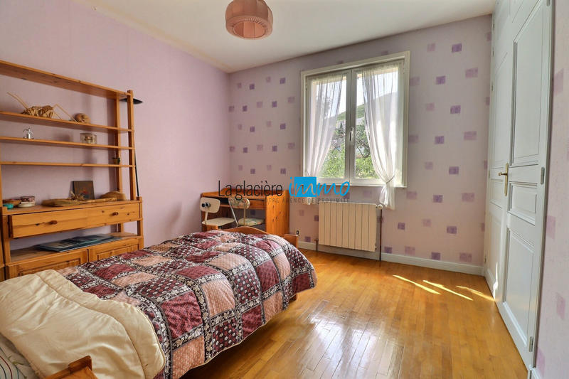 Maison - 222 m² - 9 pièces