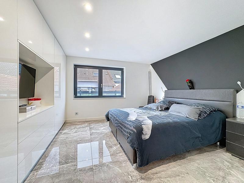 Maison - 196 m² - 8 pièces